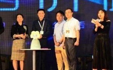 物博会爆品：全真应激性语音催费机器人