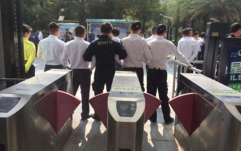 万科、中奥物管混战！为抢东海银湾！警方通告：五人受伤送院…