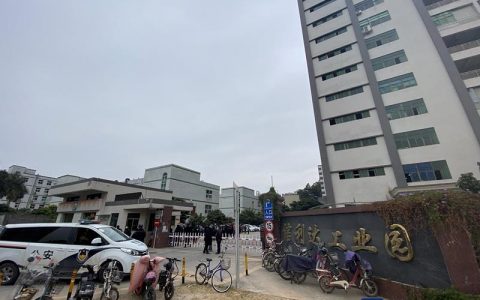 新物业接管仅两天，旧物业领人冲击园区重新接管，街道办介入