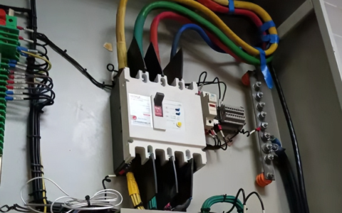 女电工半小时解决跳闸故障，物业电工佩服的五体投地