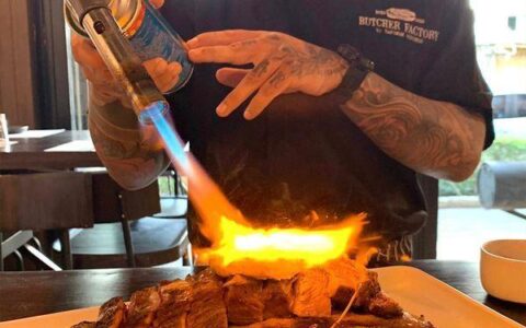 什么是干式熟成牛排？干式熟成和湿式熟成的区别？