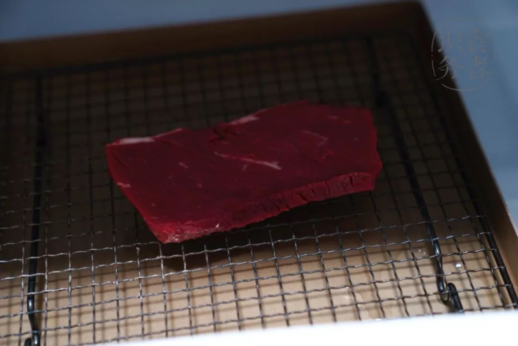 如何在家里用冰箱制作出干式熟成牛排
