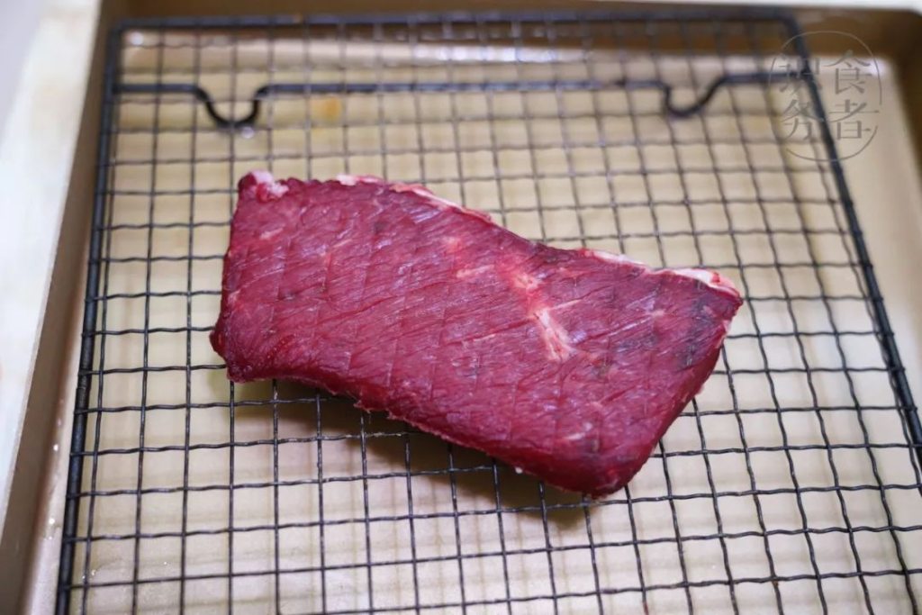 如何在家里用冰箱制作出干式熟成牛排